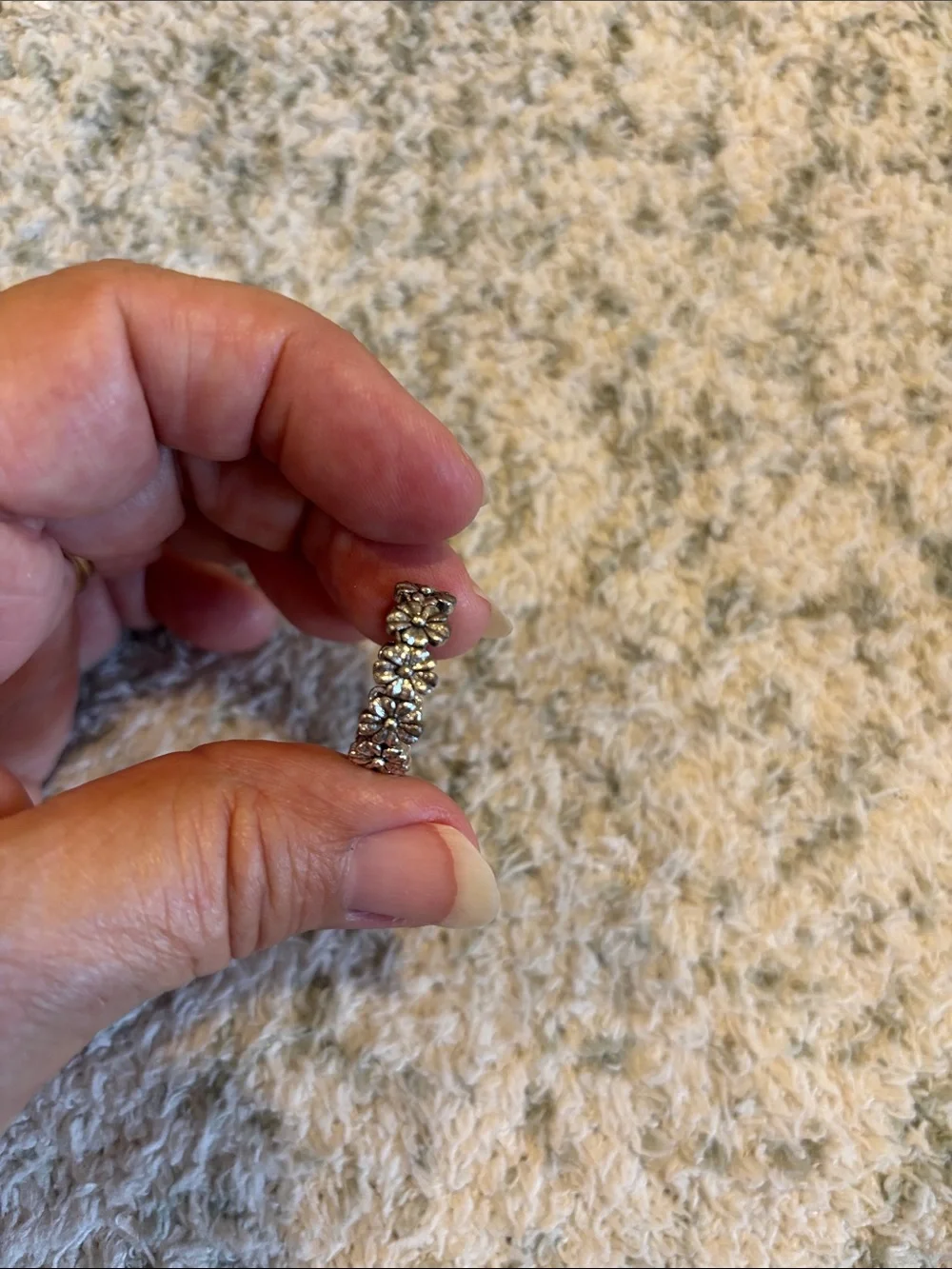 Dainty Silver Toned Daisies Floral Stackable Ring Size 7 NWT